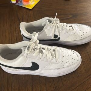 Gently used men’s size 11 Nike sneaker